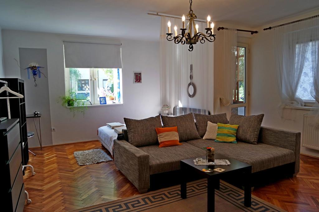 Belvarosi Studio Apartman Γκιόρ Εξωτερικό φωτογραφία